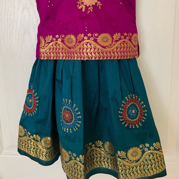 Pattu Pavadai - Picture 2 of 4